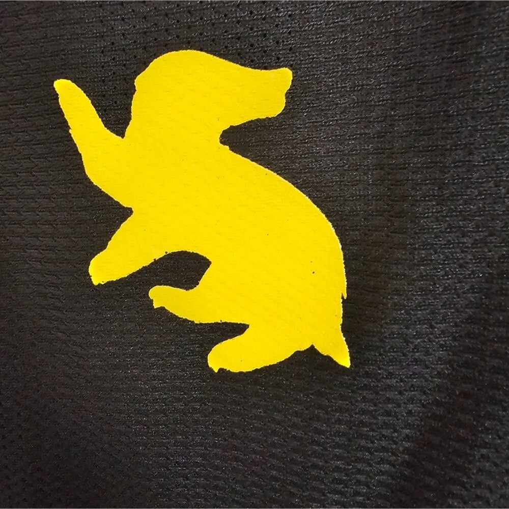 Hufflepuff Hogwarts Tie Back Athletic Tee Sz 2x Yellow Black Split Color NWT - Picture 3 of 16